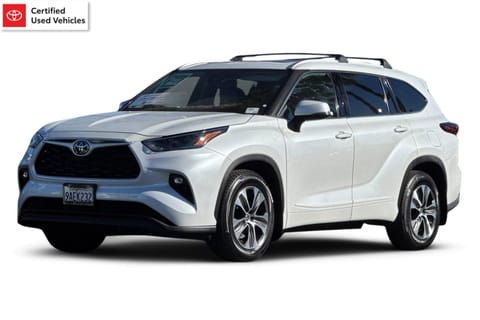 1 image of 2022 Toyota Highlander XLE