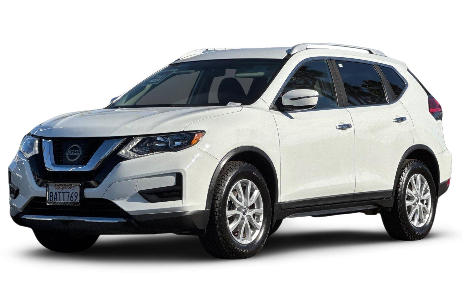1 placeholder image of  2017 Nissan Rogue SV