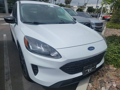 1 imagen de 2022 Ford Escape SE