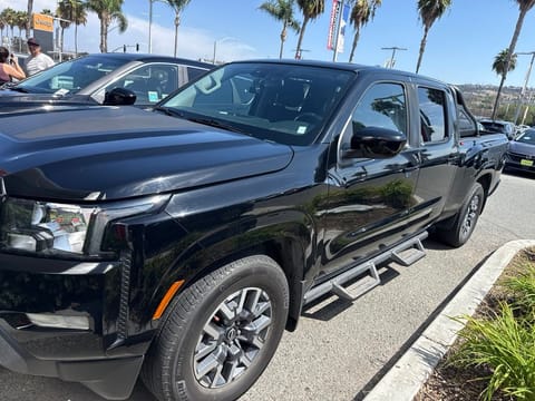 1 imagen de 2023 Nissan Frontier SV