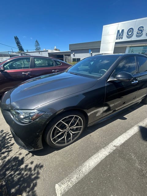 1 imagen de 2024 Mercedes-Benz C-Class C 300