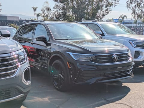 2024 Volkswagen Tiguan 2.0T SE R-Line Black