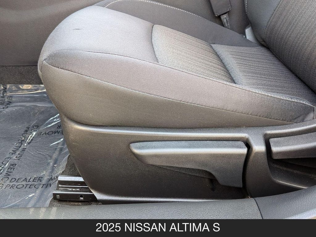 2025 Nissan Altima S - Photo 15