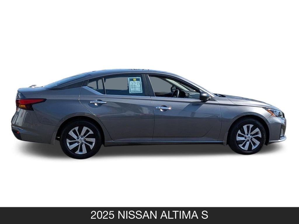 2025 Nissan Altima S - Photo 6
