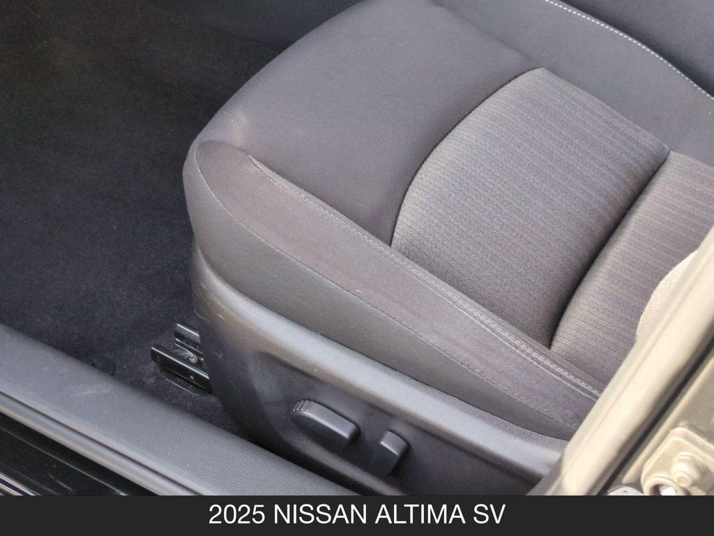 2025 Nissan Altima SV - Photo 15