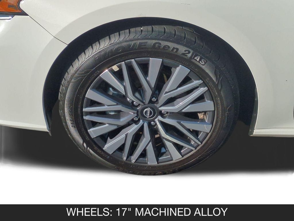 2025 Nissan Altima SV - Photo 11