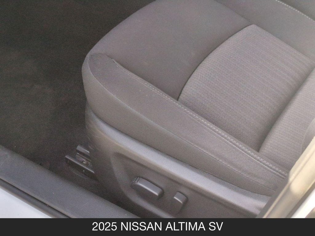 2025 Nissan Altima SV - Photo 15