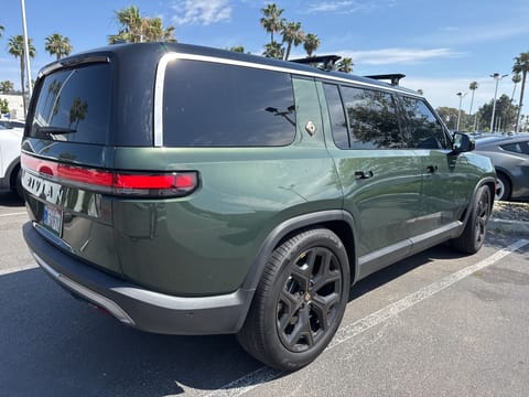 1 imagen de 2025 Rivian R1S Adventure Dual Motor Large Pack