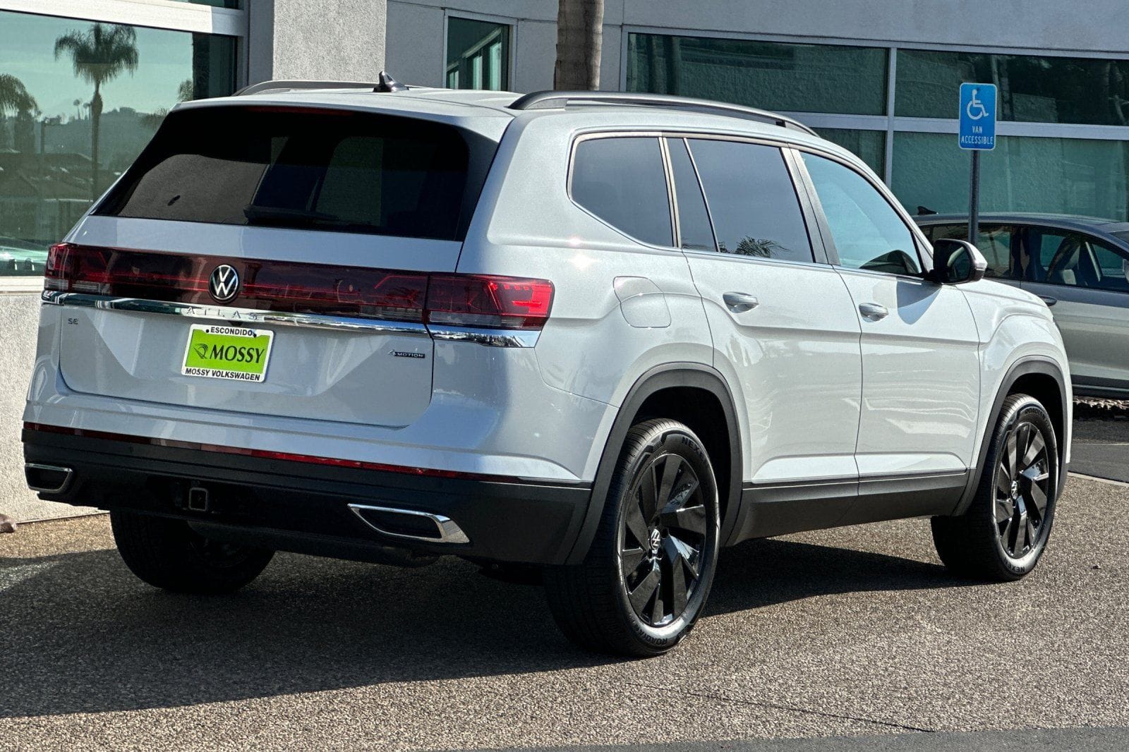 2026 Volkswagen Atlas SE w/Tech - Photo 4