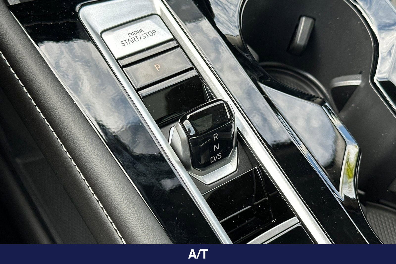 2026 Volkswagen Atlas SE w/Tech - Photo 19
