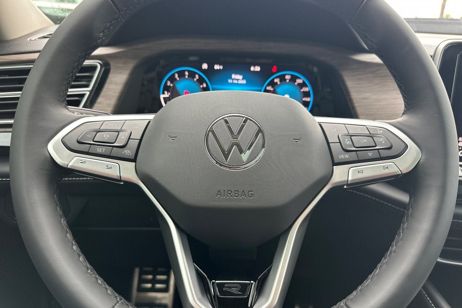 2026 Volkswagen Atlas SEL Premium R-Line - Photo 23