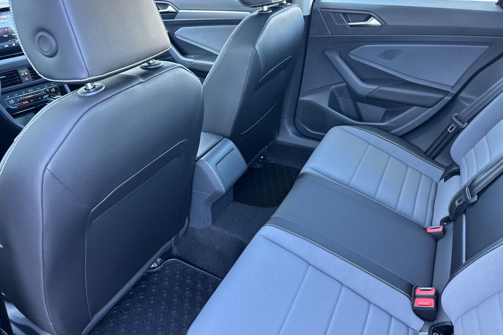 2026 Volkswagen Jetta SE - Photo 11