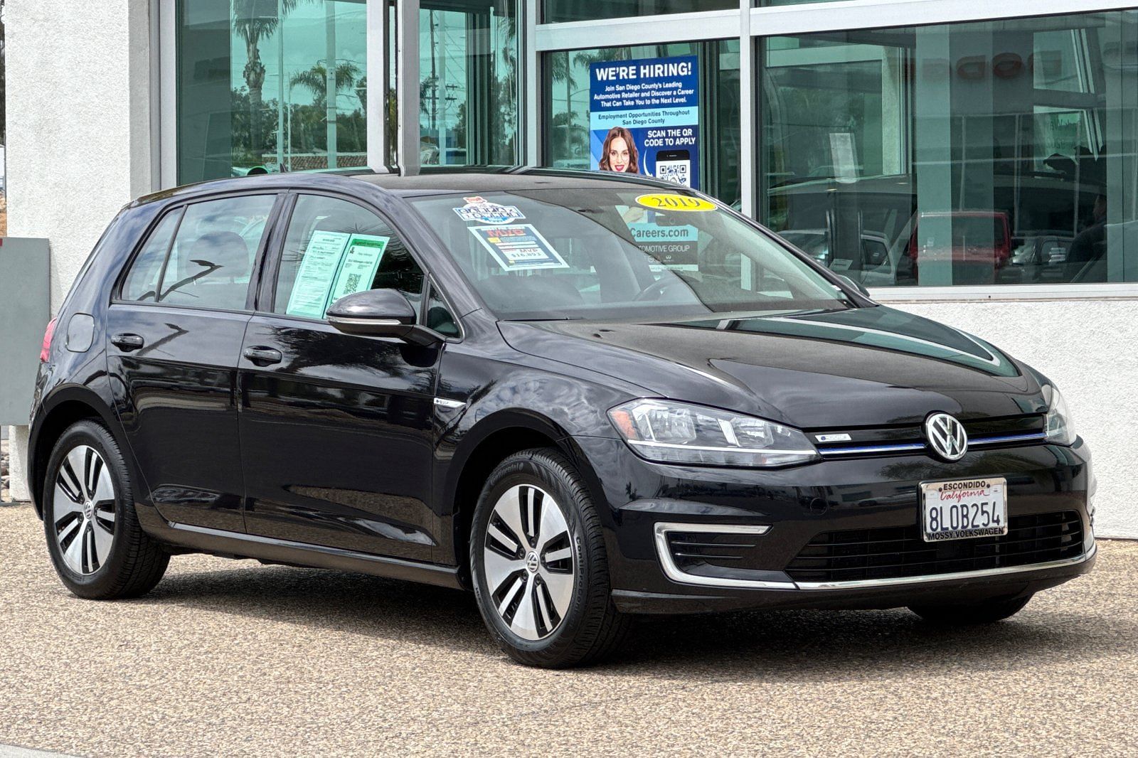 Used 2019 Volkswagen e-Golf e-Golf SE with VIN WVWKR7AU1KW914704 for sale in Escondido, CA