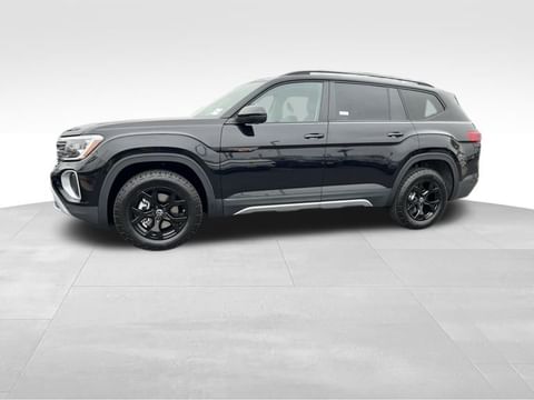 1 image of 2024 Volkswagen Atlas 2.0T Peak Edition SE w/Technology