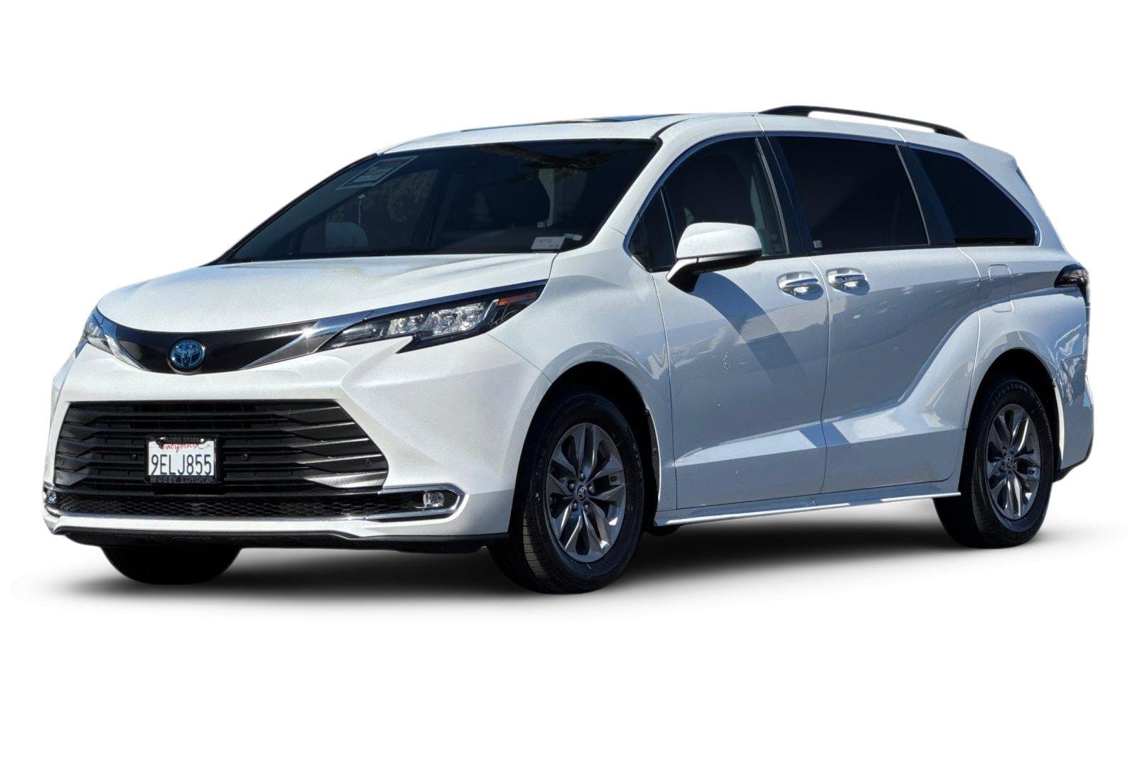 1 placeholder image of  2023 Toyota Sienna XLE