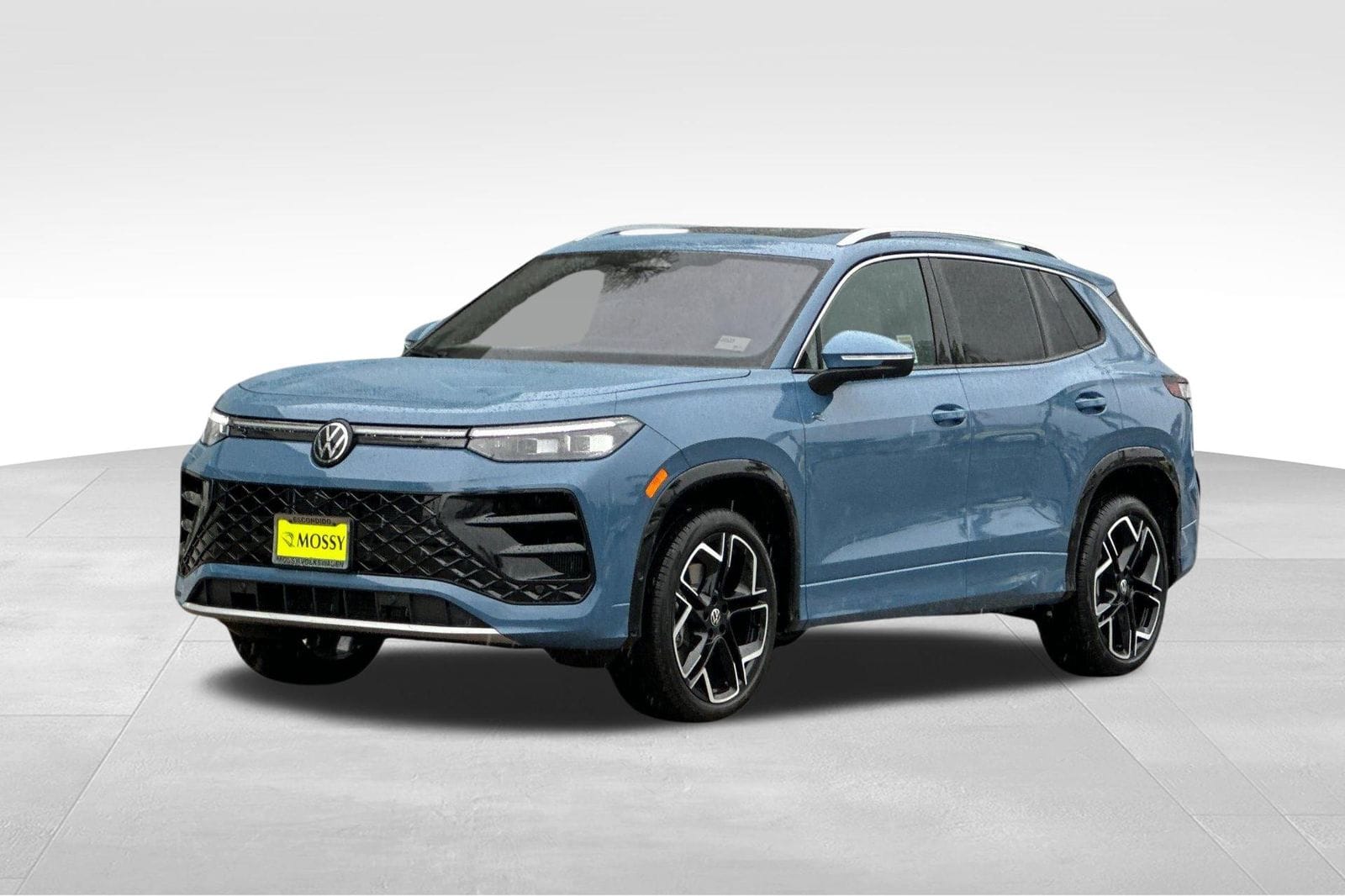 2026 Volkswagen Tiguan SEL R-LINE TURBO's photo