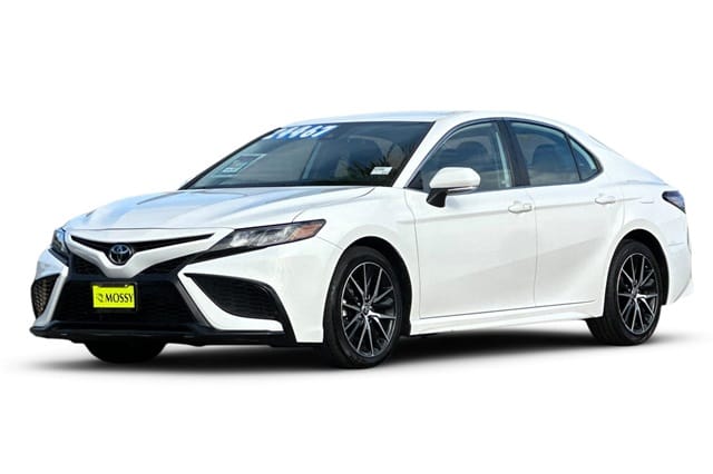 2 thumbnail image of  2023 Toyota Camry SE