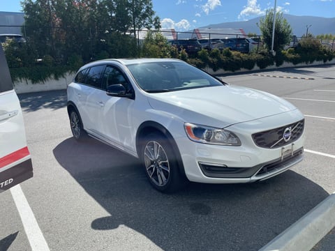 1 image of 2016 Volvo V60 Cross Country T5 Premier