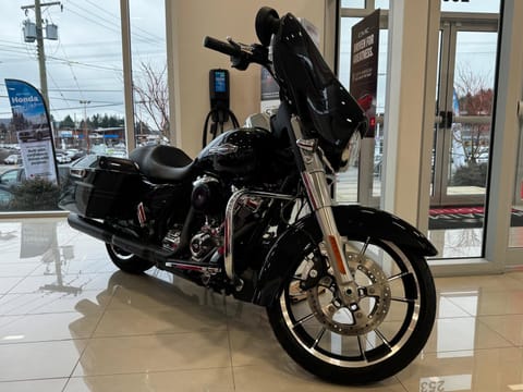 1 image of 2023 Harley-Davidson Street Glide