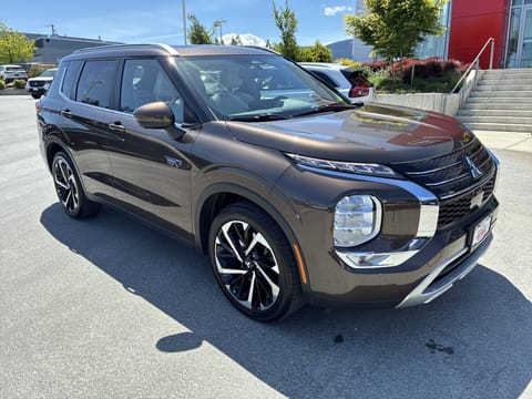 1 image of 2024 Mitsubishi Outlander Plug-In Hybrid SEL