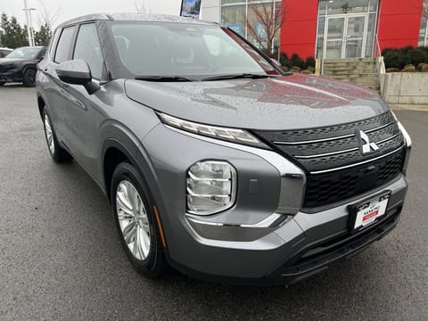 1 image of 2023 Mitsubishi Outlander ES