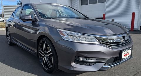 1 image of 2017 Honda Accord Sedan Touring