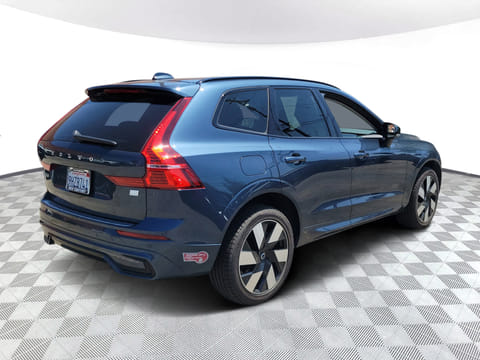 2024 Volvo XC60 Recharge Plug-In Hybrid Plus Dark Theme