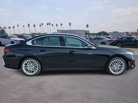 2025 BMW 5 Series 530i