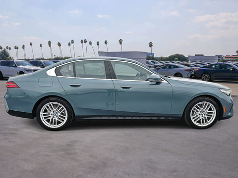 2025 BMW 530i 530i
