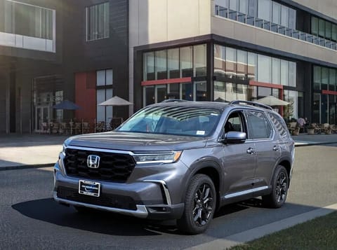 1 image of 2025 Honda Pilot Touring w/HPD Wheels