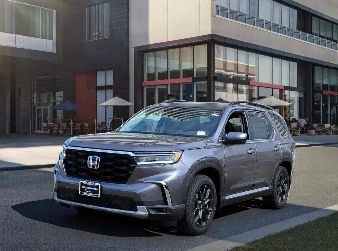 New 2025 Honda Pilot Touring w/HPD Wheels for Sale in Los Angeles
