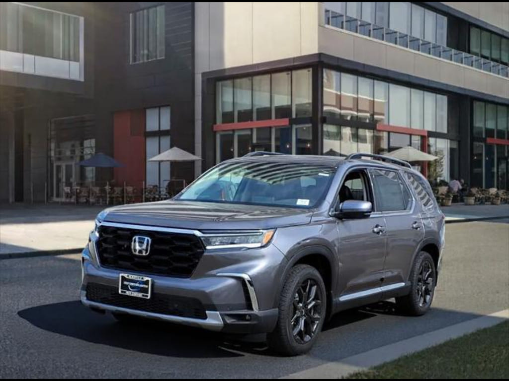 2025 Honda Pilot Touring AWD's photo