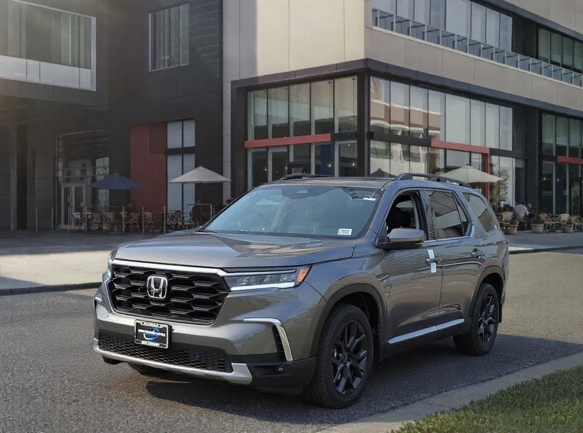 2025 Honda Pilot Touring's photo