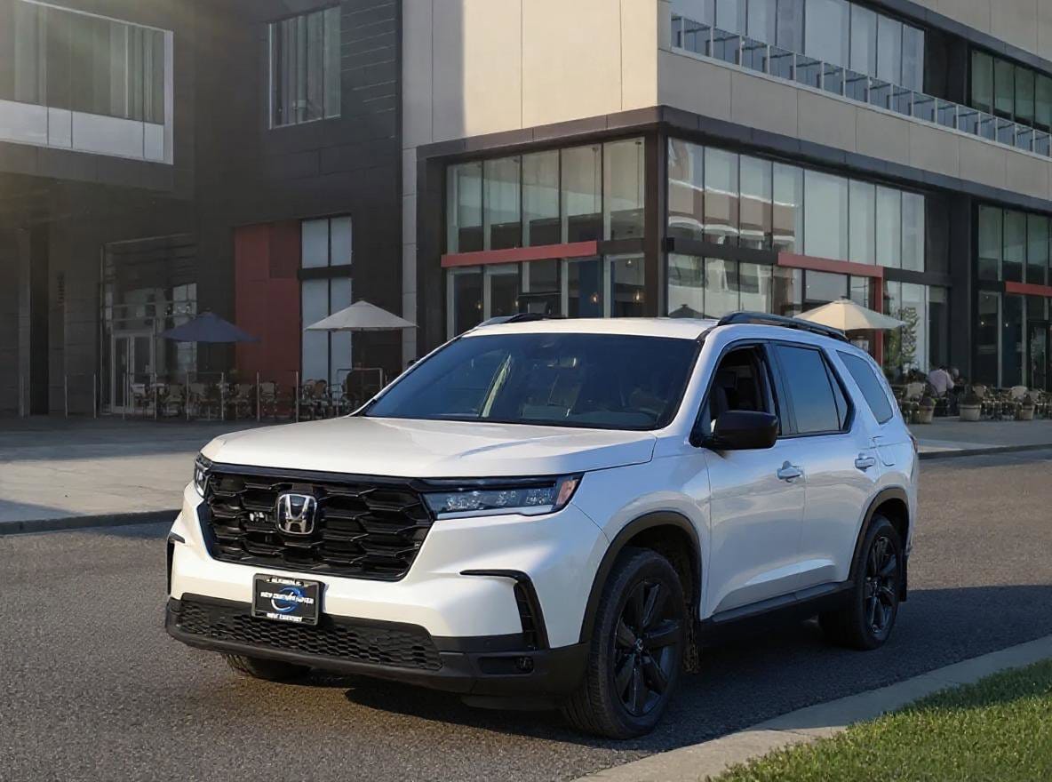 2025 Honda Pilot Sport's photo