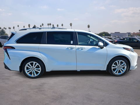 2024 Toyota SIENA Platinum