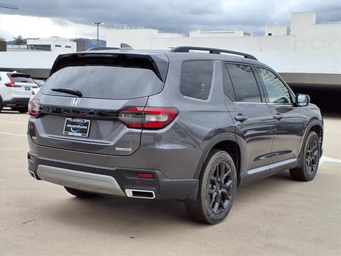 2025 Honda Pilot Touring w/HPD Wheels