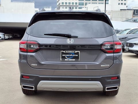 2025 Honda Pilot Touring w/HPD Wheels