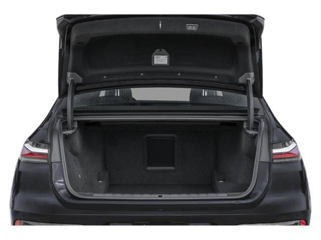 14 thumbnail image of  2026 BMW 750e xDrive xDrive