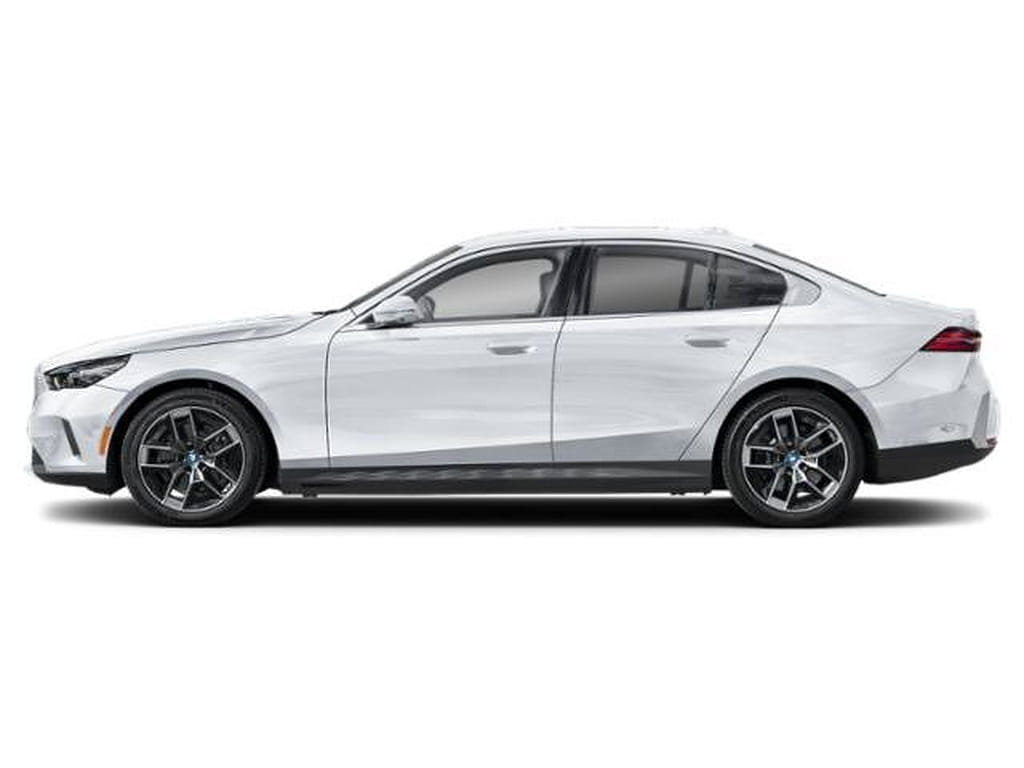 3 thumbnail image of  2026 BMW i5 eDrive40