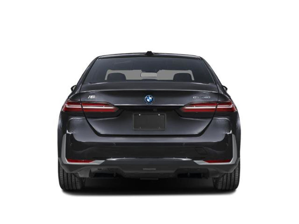 8 thumbnail image of  2026 BMW i5 eDrive40