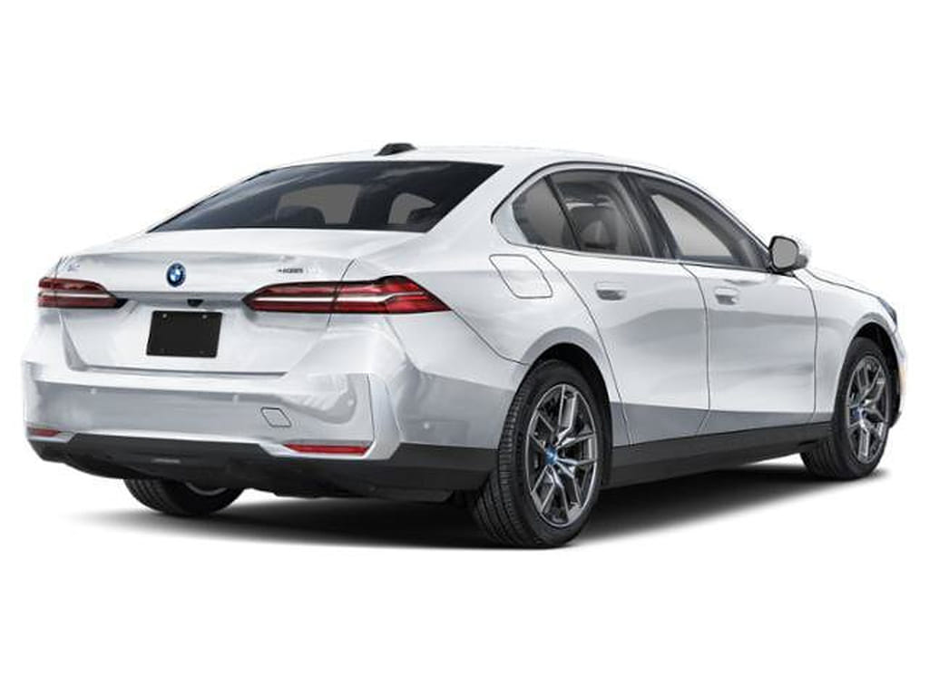 2 thumbnail image of  2026 BMW i5 eDrive40