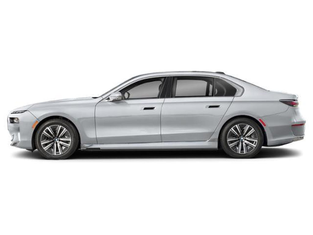 2 thumbnail image of  2026 BMW i7 eDrive50