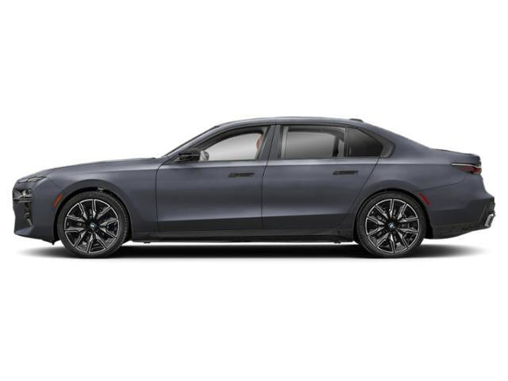 2 thumbnail image of  2026 BMW i7 M70