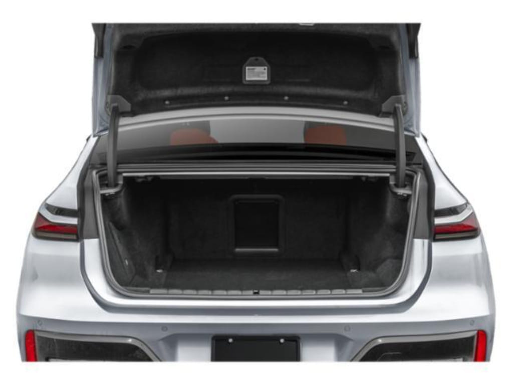 11 thumbnail image of  2026 BMW i7 M70