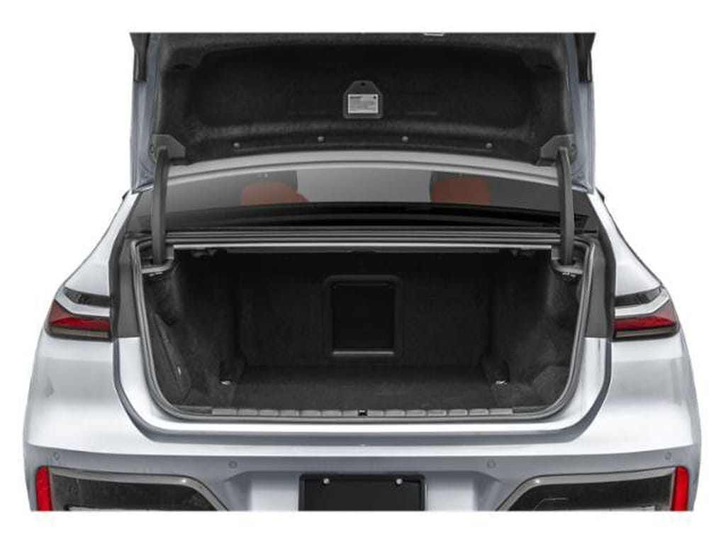 11 thumbnail image of  2026 BMW i7 M70