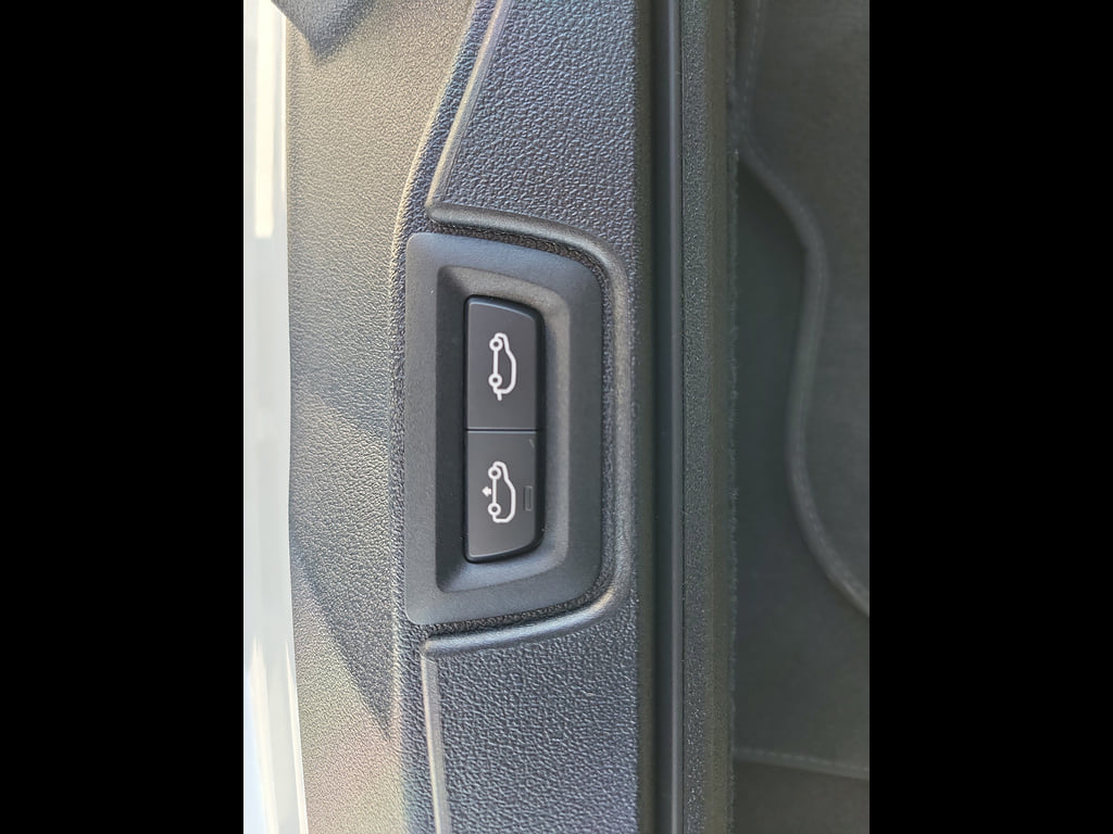 10 thumbnail image of  2026 BMW X7 xDrive40i xDrive40i