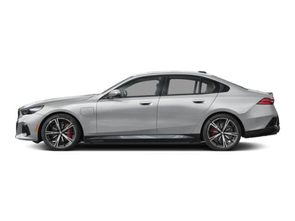 6 thumbnail image of  2027 BMW 550e xDrive 550e xDrive