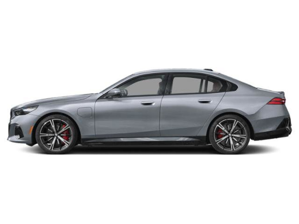 3 thumbnail image of  2027 BMW 550e xDrive 550e xDrive
