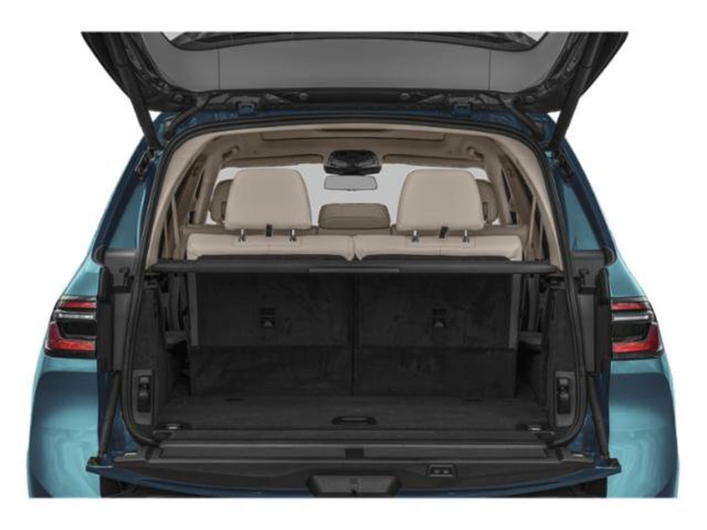 13 thumbnail image of  2027 BMW X7 M60i M60i