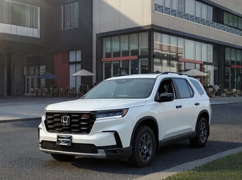 1 image of 2025 Honda Pilot TrailSport